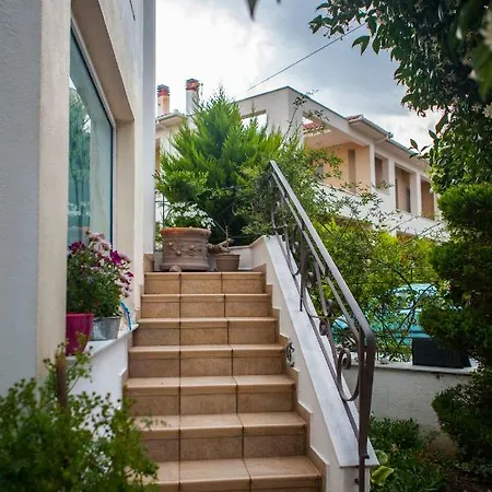 Dina's House * Βόλος